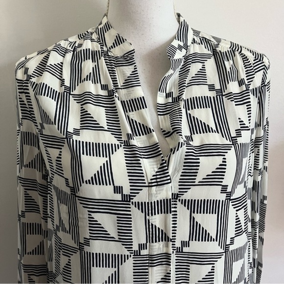 Joie • Black White Geometric Shaped Pattern Blouse - Picture 2 of 4